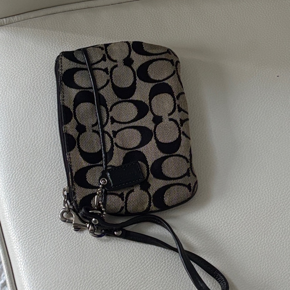 Coach Monogram Canvas Wristlet Black and tan Signature
( PREOWNED) - Picture 8 of 11